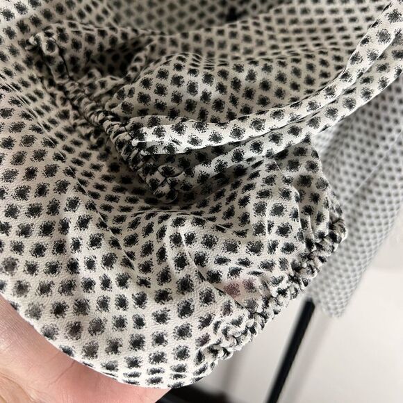 H&M sheer blouse high low hem button down white black size 12 - Picture 12 of 16